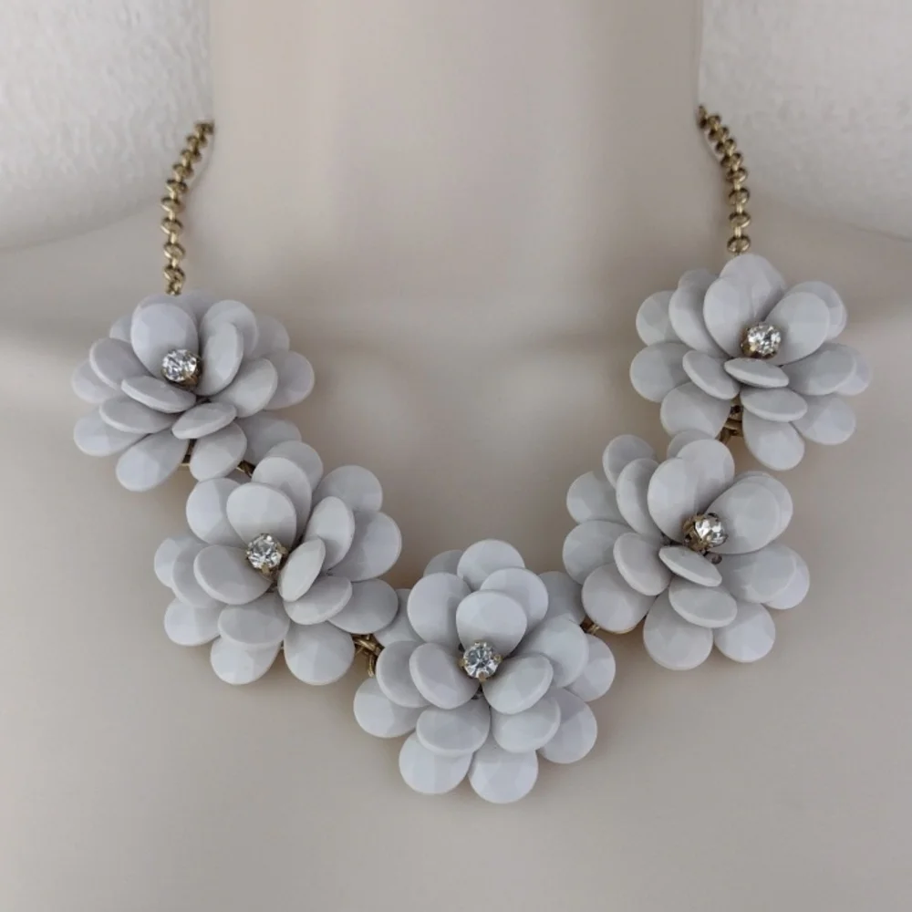 J. Crew 5 Cream Flowers With Rhinestone Pistils Statement Necklace